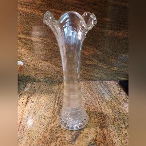 Vintage Clear Swang Vase.....B107